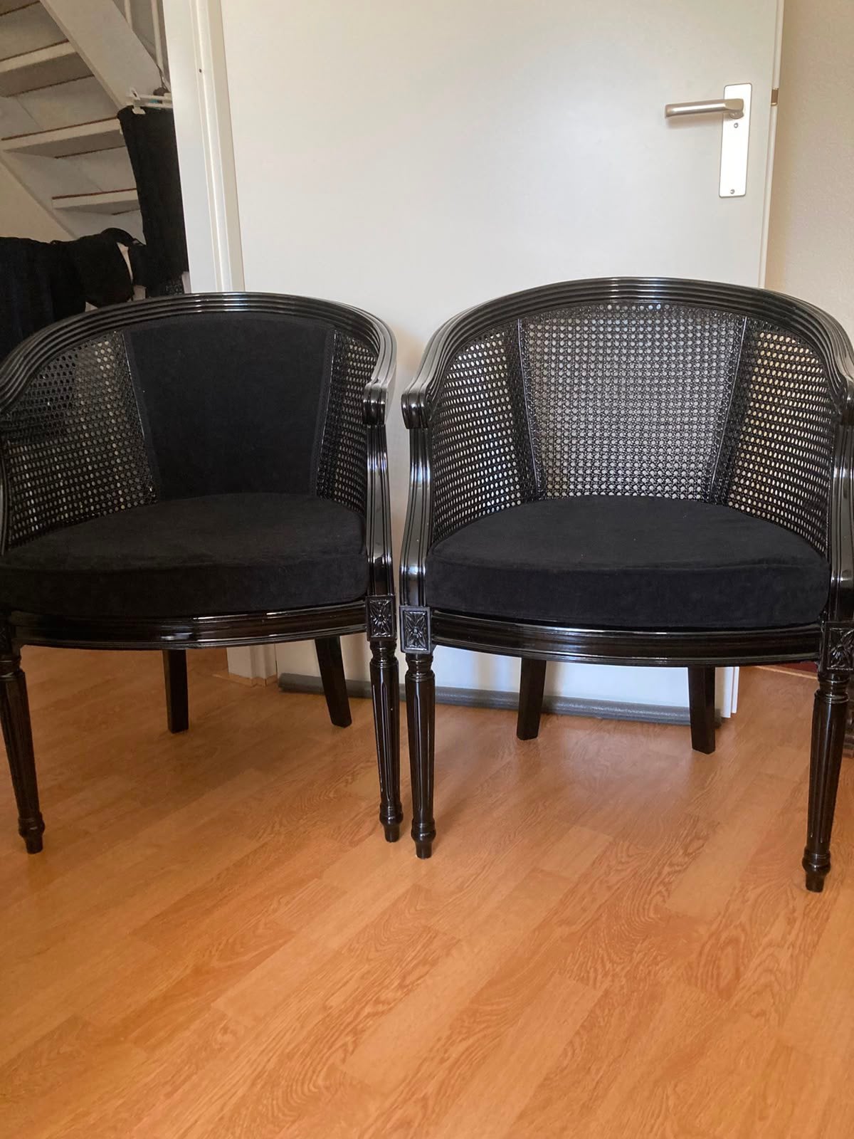 Twee hoogglans zwarte kuipstoelen, Ophalen, Gebruikt, Twee, Zwart