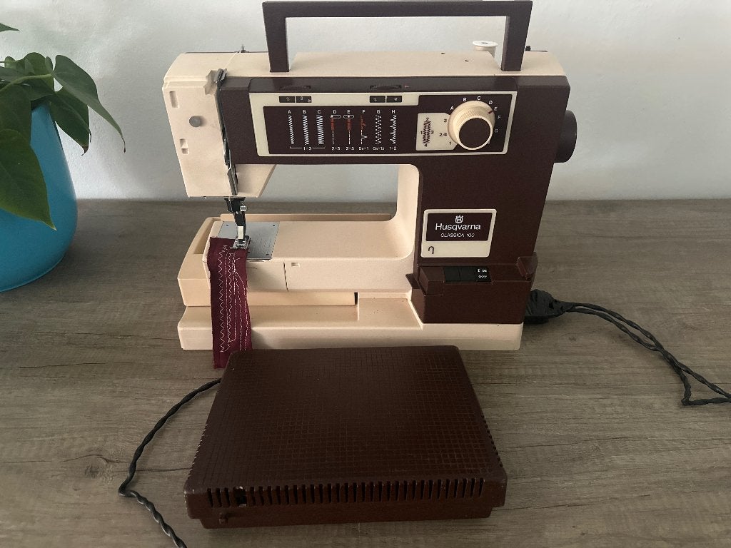 Naaimachine Husqvarna, Hobby en Vrije tijd, Ophalen of Verzenden, Gebruikt, Naaimachine, Husqvarna
