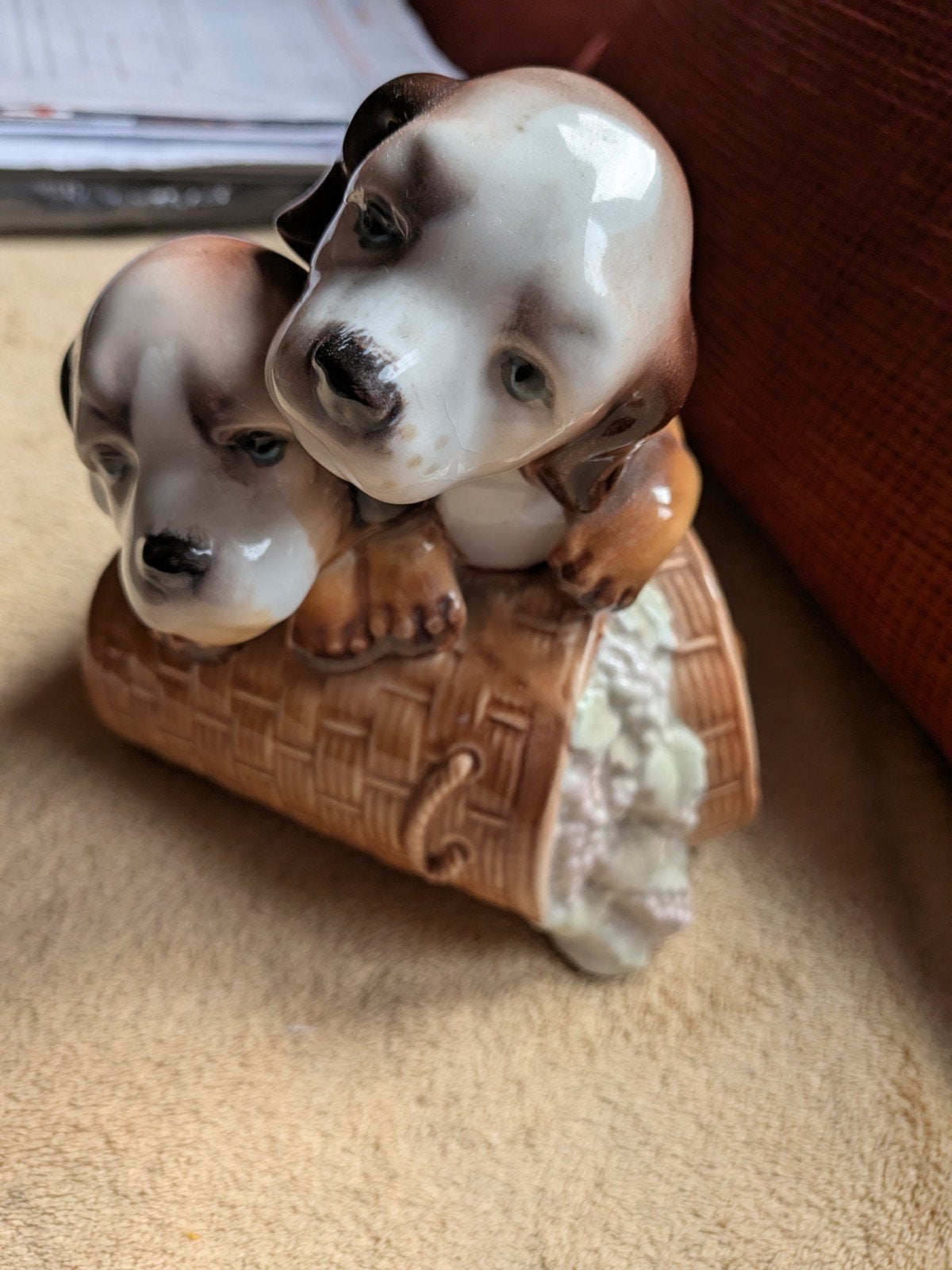 Vintage Porseleinen Beeldje: Twee Puppy's in Mand, Spanje, Ophalen of Verzenden