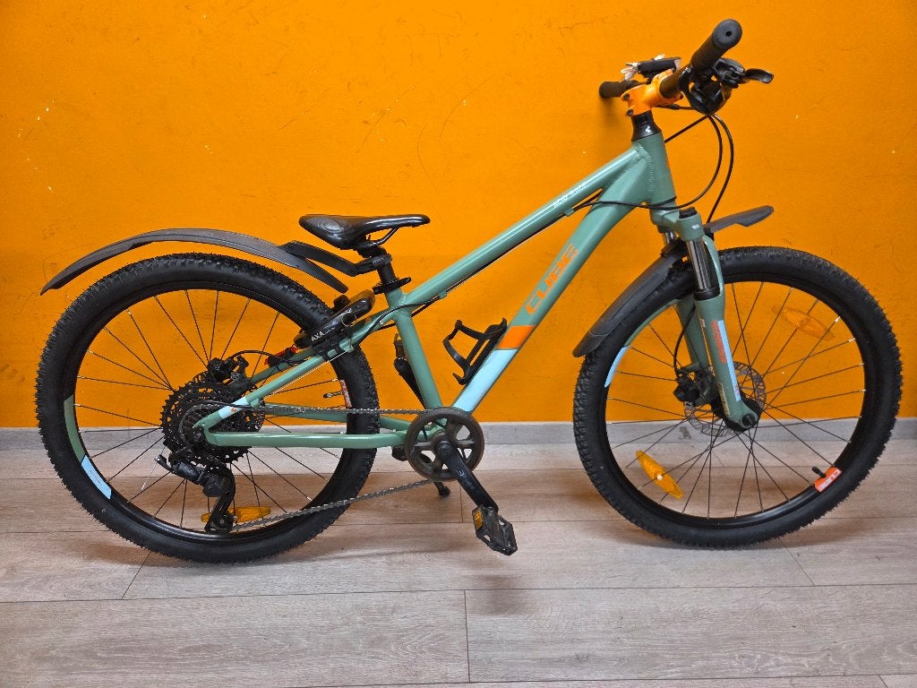 Cube 240 Acid Race 24 inch, Ophalen, Gebruikt, 20 inch of meer