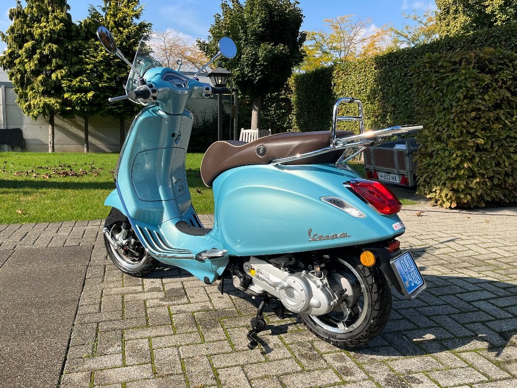Vespa 70th anniversary, Fietsen en Brommers, Ophalen, Zo goed als nieuw, Benzine, Vespa