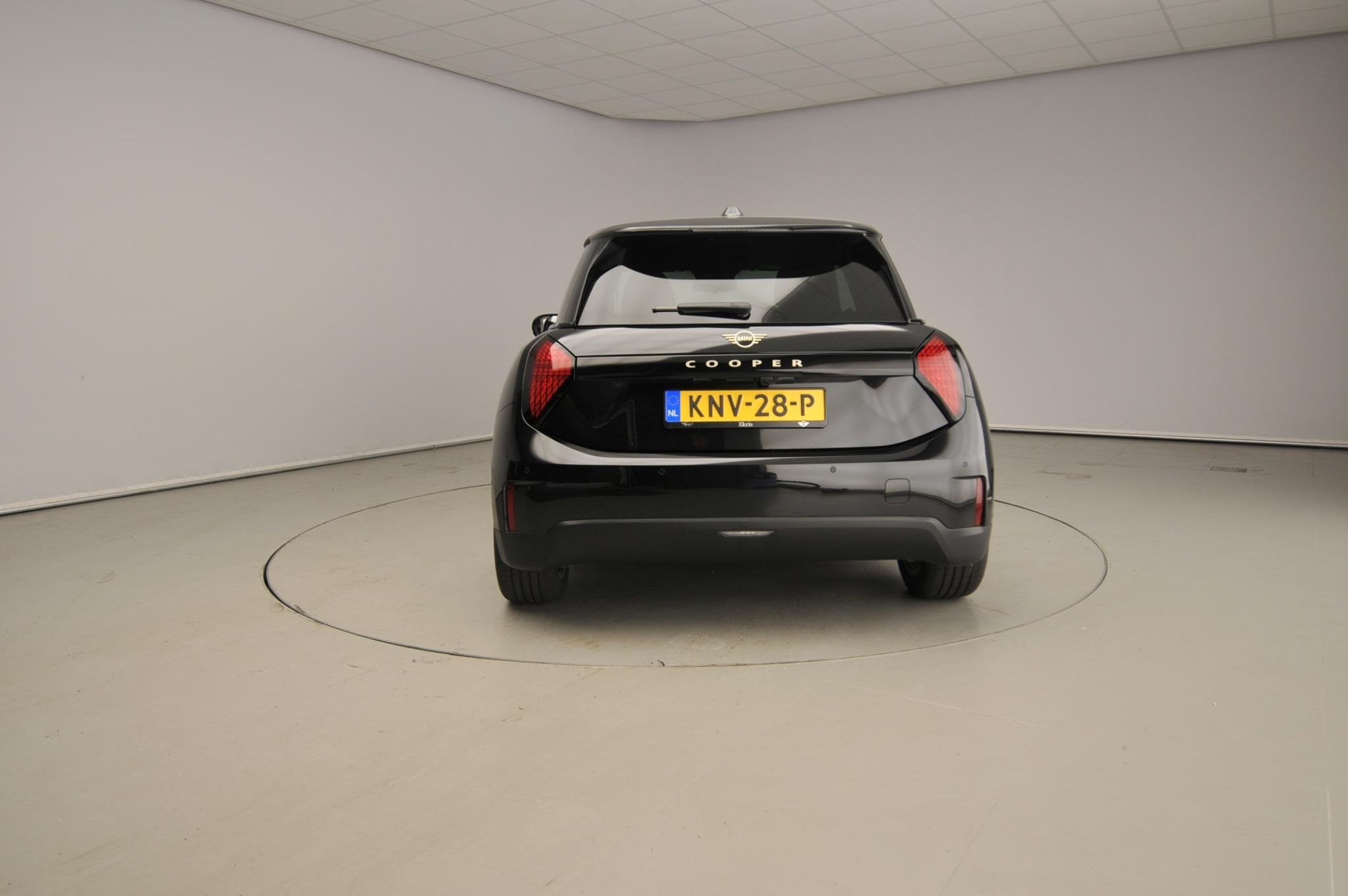 MINI 3-Deurs Cooper E Blackyard 40.7 kWh Head-Up | Getint Gl, Auto's, Mini, Stof, 41 kWh, Met garantie (alle), 4 stoelen