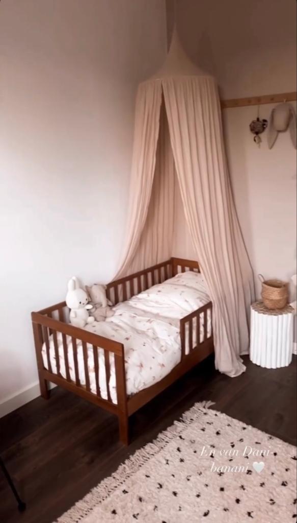 Peuterbed «PLUME» 70x140 cm Walnoot, Ophalen, 70 tot 85 cm, 140 tot 160 cm, Zo goed als nieuw
