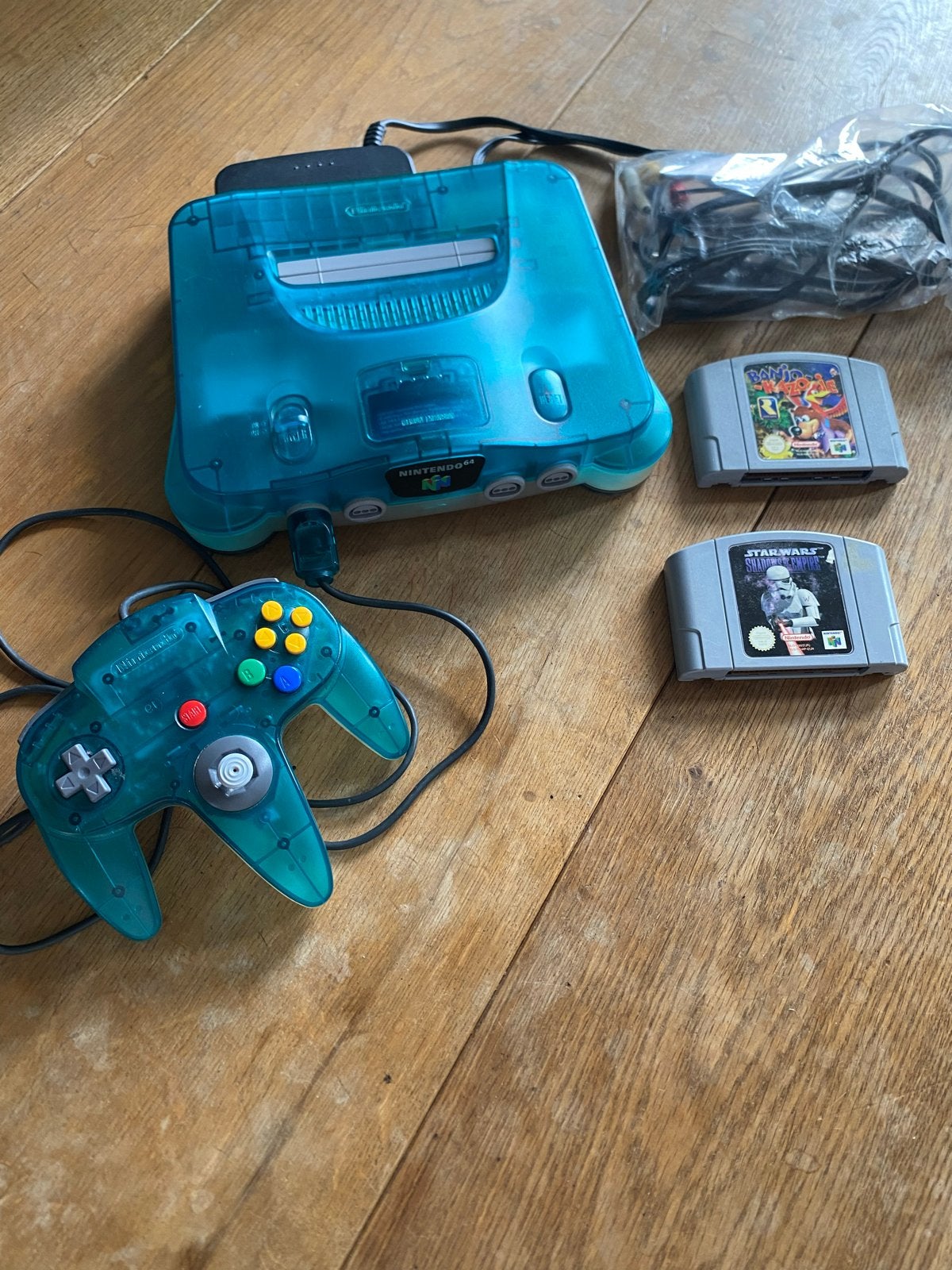 Nintendo 64 Ice Blue met 2 spellen, Ophalen of Verzenden, Gebruikt, Met 1 controller, Met games
