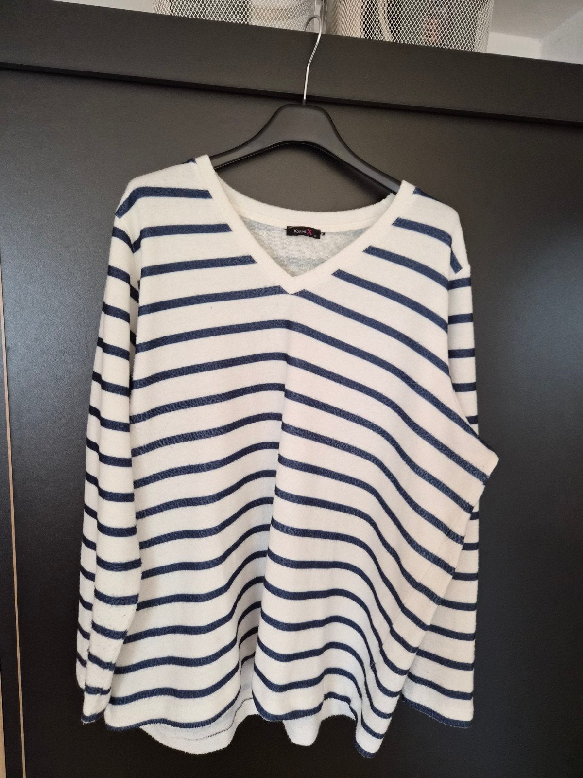 Volume X Dames Trui Maat XL - Wit/Blauw Gestreept, Kleding | Dames, Truien en Vesten, Volume X, Wit, Maat 46/48 (XL) of groter
