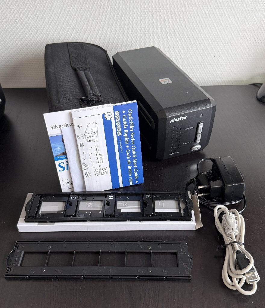Plustek OpticFilm 8200i SE + SilverFast SE Plus 9 software, Diascanner, Ophalen of Verzenden, Zo goed als nieuw, MacOS