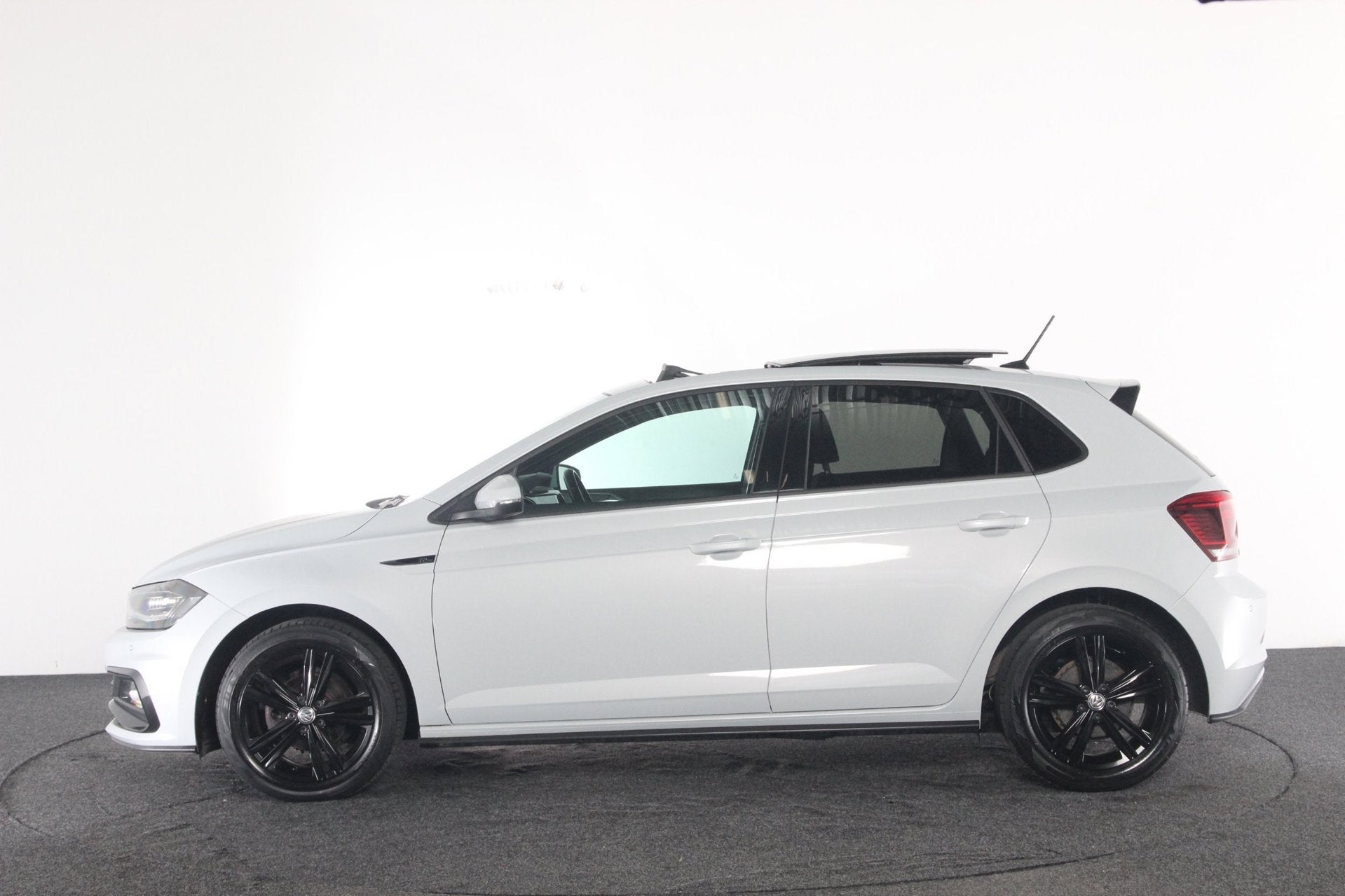 Volkswagen Polo 1.0 TSI R-line 2X | NL-auto | panoramadak |, Auto's, Volkswagen, Stof, Gebruikt, Euro 6, 95 pk