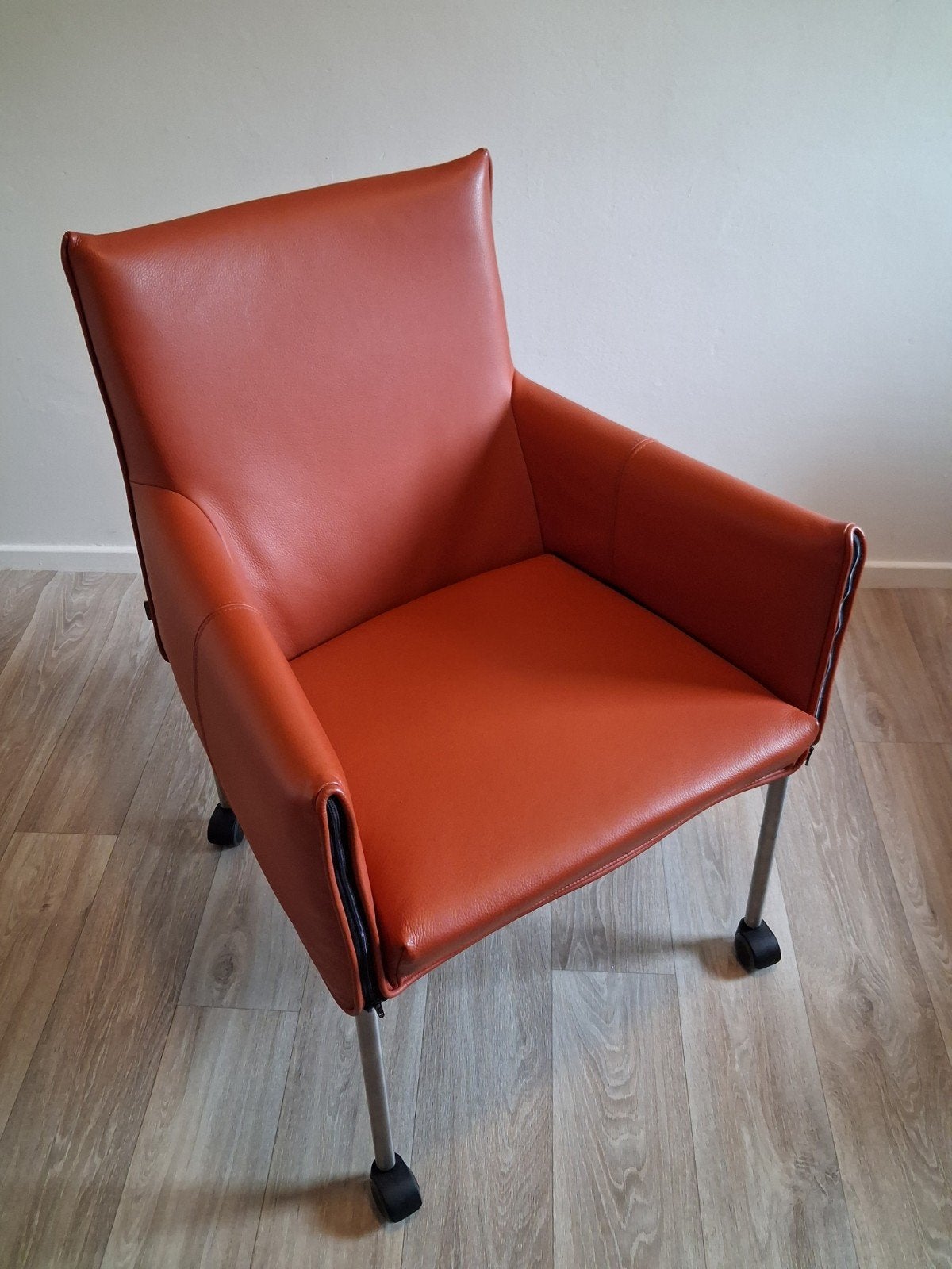 Unieke fauteuil van Haarbosch - Oranje leer, Ophalen, Modern design, 75 tot 100 cm, Zo goed als nieuw