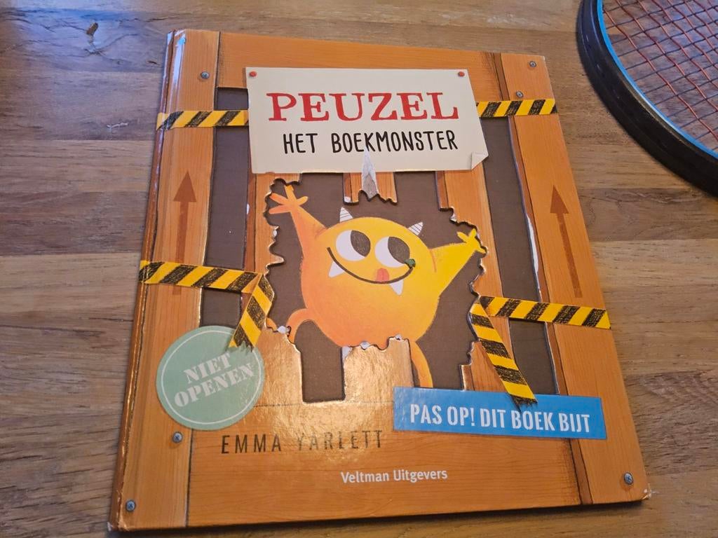 Peuzel het boekmonster Emma Yarlett, Gelezen, Fictie algemeen, Uitklapboek, Ophalen of Verzenden