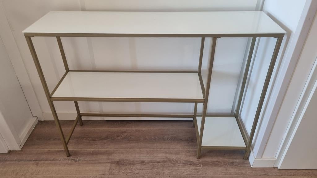Sidetable goud met witte melkglas planken, Ophalen, 100 tot 150 cm, Zo goed als nieuw, Glas