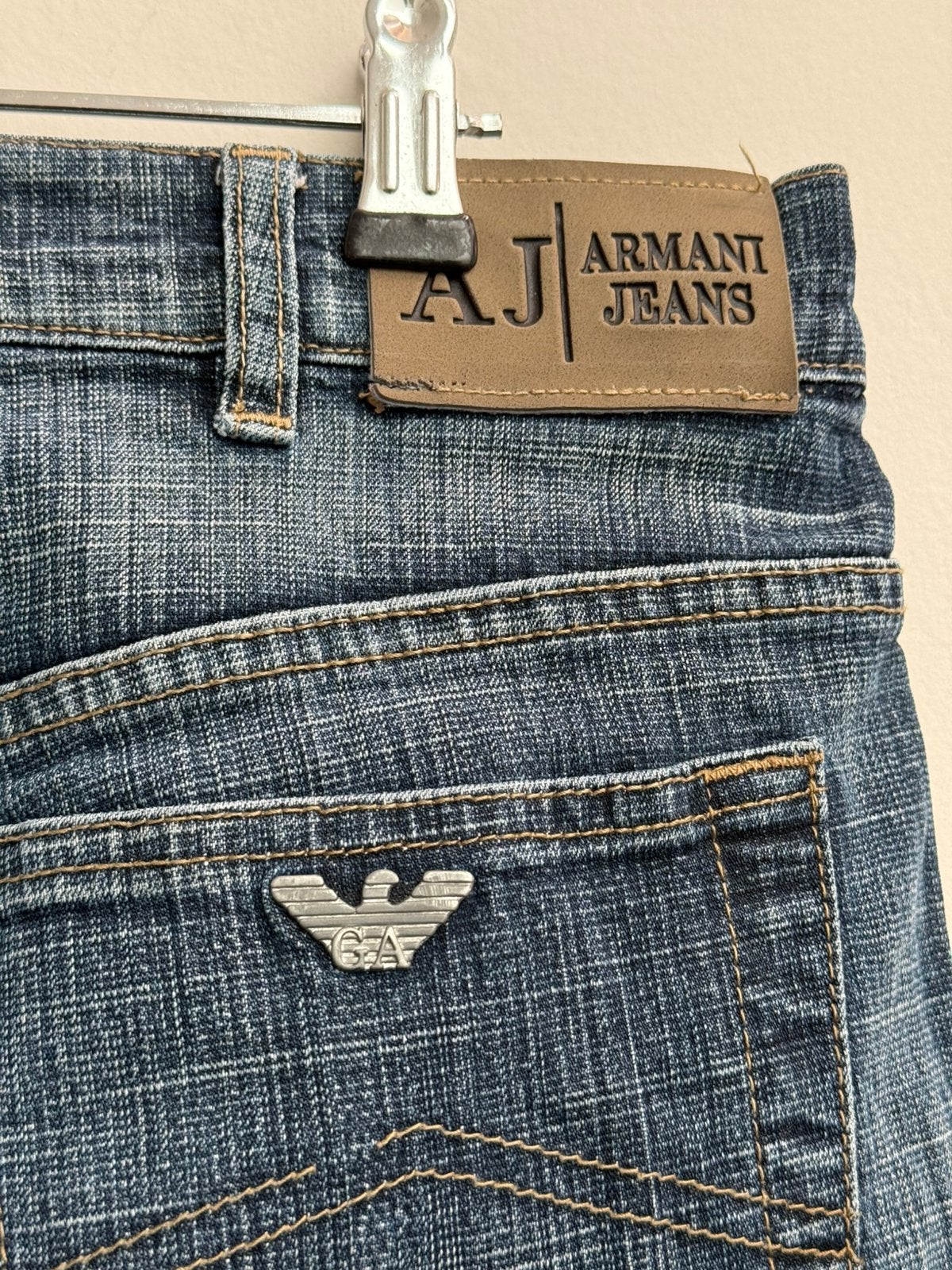 Armani Jeans Tapered Donkere Wassing Denim - Maat W34, Kleding | Heren, Spijkerbroeken en Jeans, Ophalen of Verzenden, Zo goed als nieuw