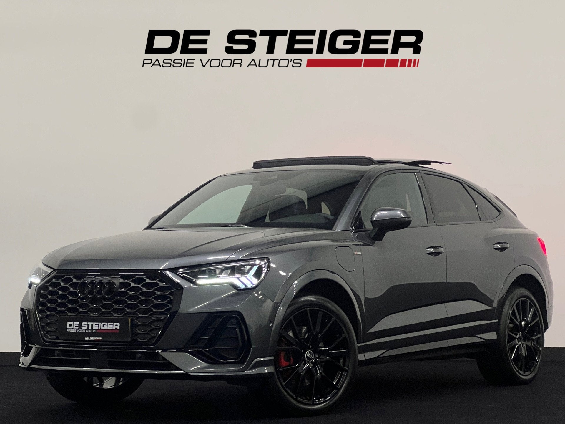 Audi Q3 Sportback 45 TFSI e 3 x S-line Pano Keyless Camera, Auto's, Dealer onderhouden, Gebruikt, Euro 6, Met garantie (alle)