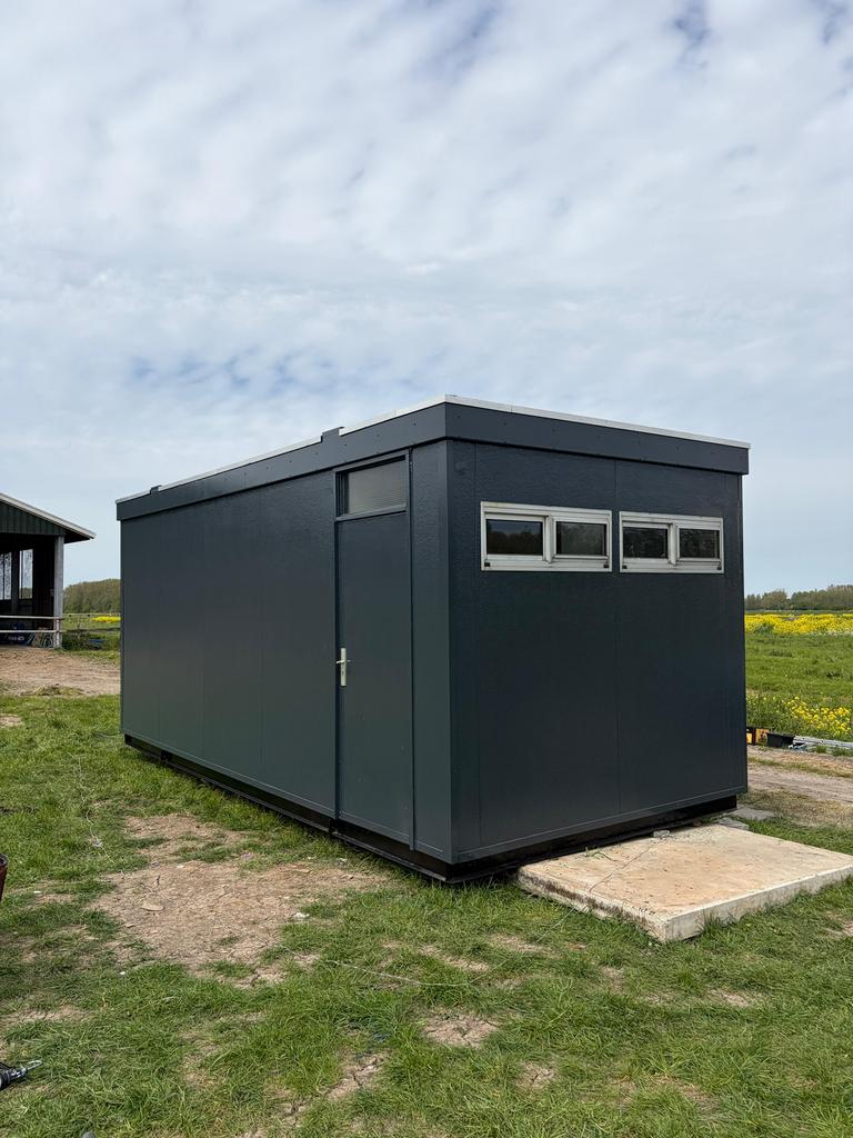 Nette Bouwkeet met Airco, Doe-het-zelf en Verbouw, Bouwketen en Schaftketen, Zo goed als nieuw, Ophalen