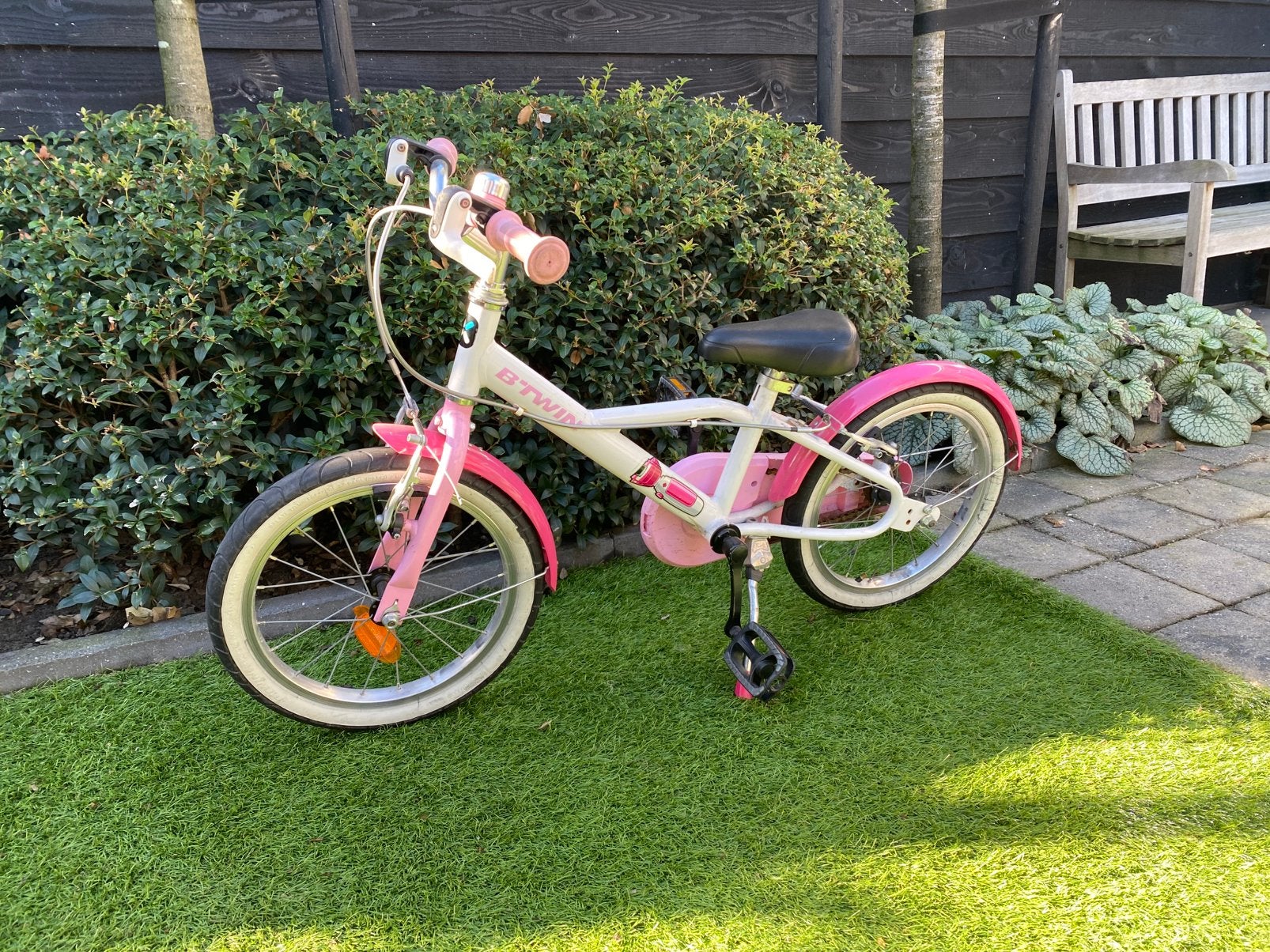 Btwin Docto girl 500 kinderfiets 16 inch roze/wit, Ophalen, Zijwieltjes, Velgrem, 16 tot 20 inch