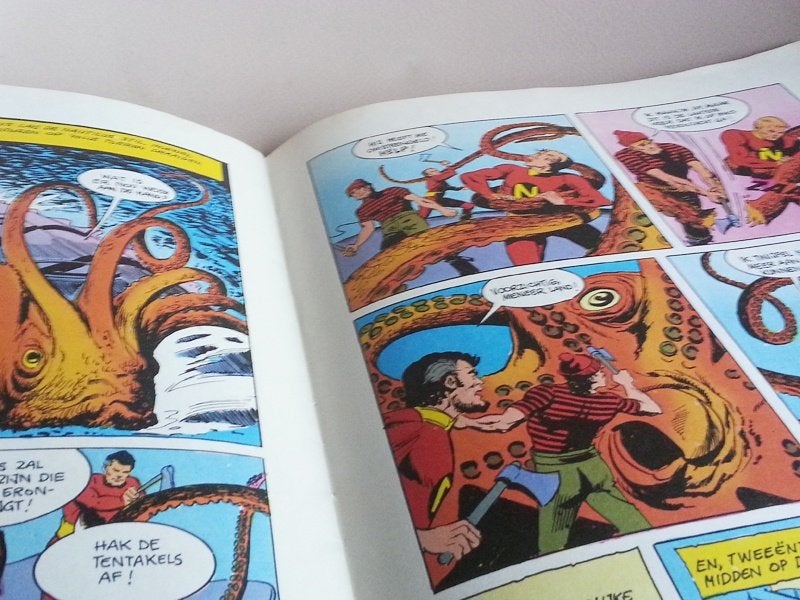 Vintage stripboek Jules Verne 20.000 mijlen onder zee 1978, Boeken, Eén stripboek, Ophalen of Verzenden, Gelezen