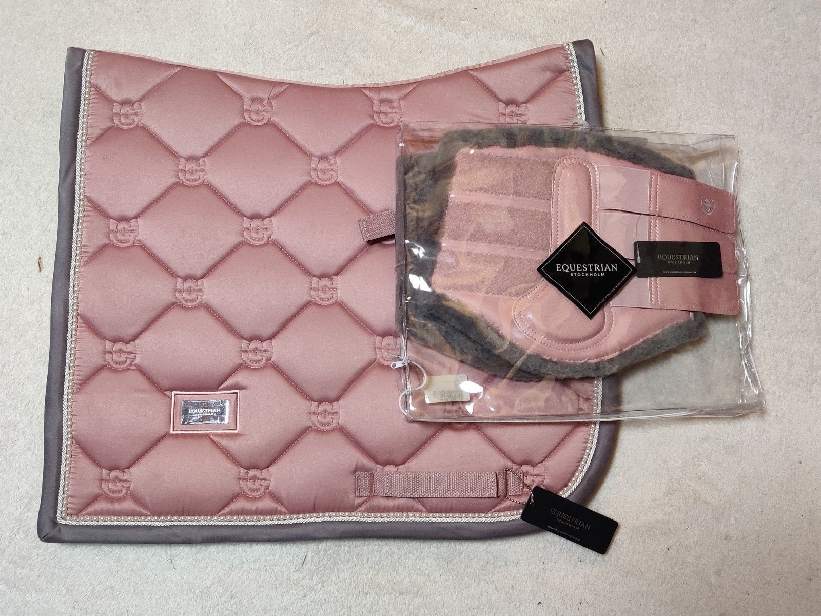 Equestrian Stockholm Pink Pearl full dressuur, Dieren en Toebehoren, Paarden en Pony's | Dekens en Dekjes, Nieuw, Dressuurdekje