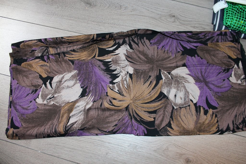 Coupon katoen stof - zwart/beige/paars bloem bladeren #473, 120 cm of meer, Zwart, Nieuw, Ophalen of Verzenden