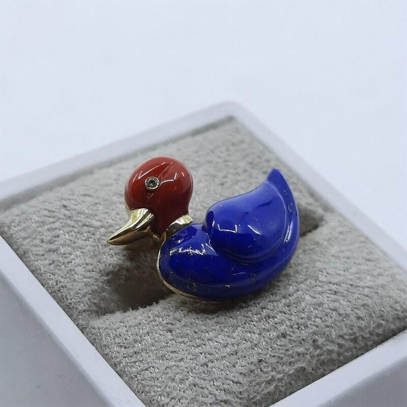 Broche Eendje van 18 karaat goud met bloedkoraal, Ophalen of Verzenden, Zo goed als nieuw, Goud, Goud