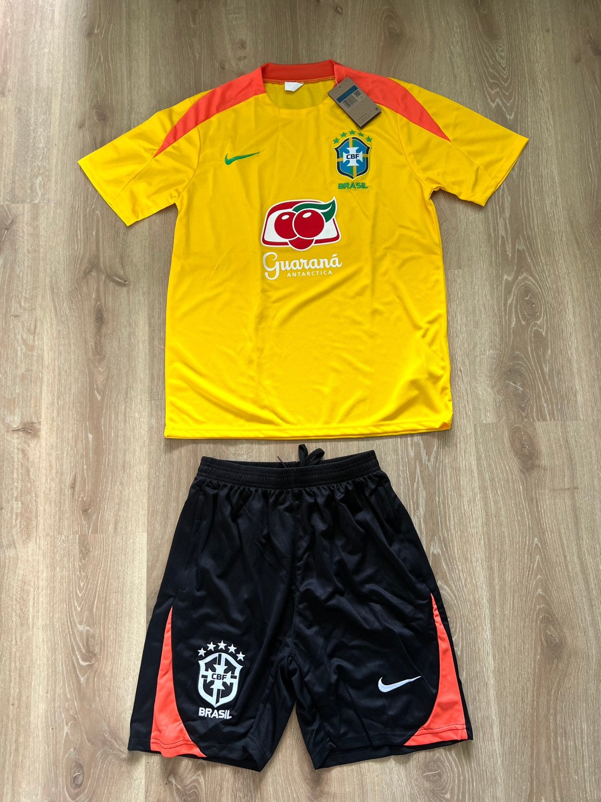 Brazilië zomerset Nike geel  Maat M, Maat 48/50 (M), Geel, Nieuw, Ophalen of Verzenden