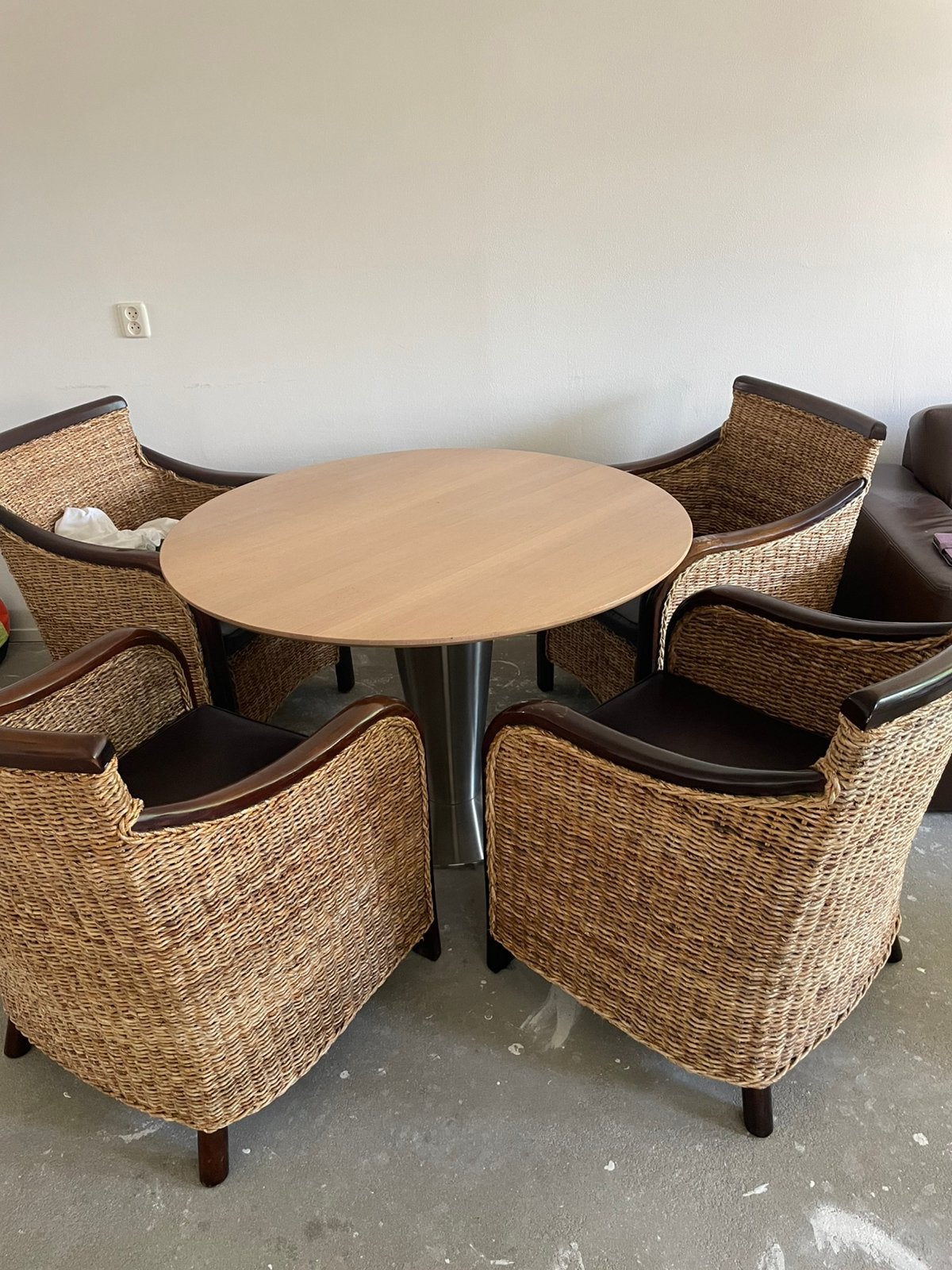 Nette kwaliteit eettafel en 4 stoelen., Ophalen, Zo goed als nieuw, 4 tot 6 stoelen