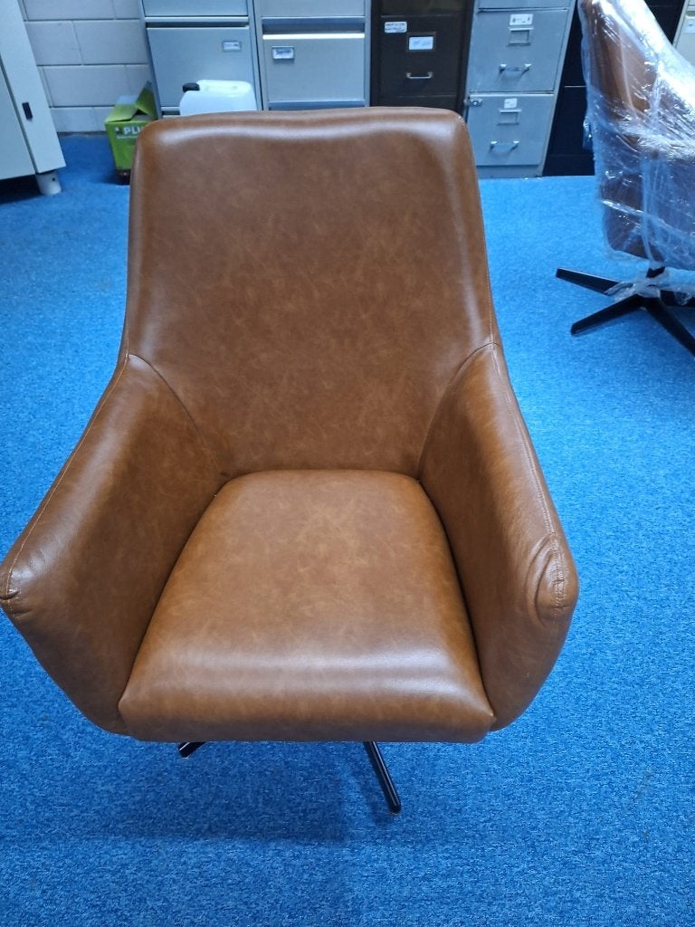 2 bruine leren fauteuils, Ophalen, Leer, Zo goed als nieuw, 50 tot 75 cm