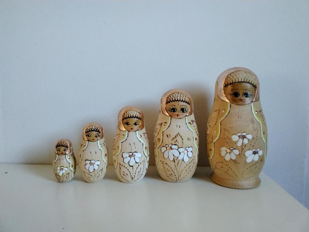 Set van 5 Matroesjka poppen - Handgeschilderd, Ophalen of Verzenden, Zo goed als nieuw