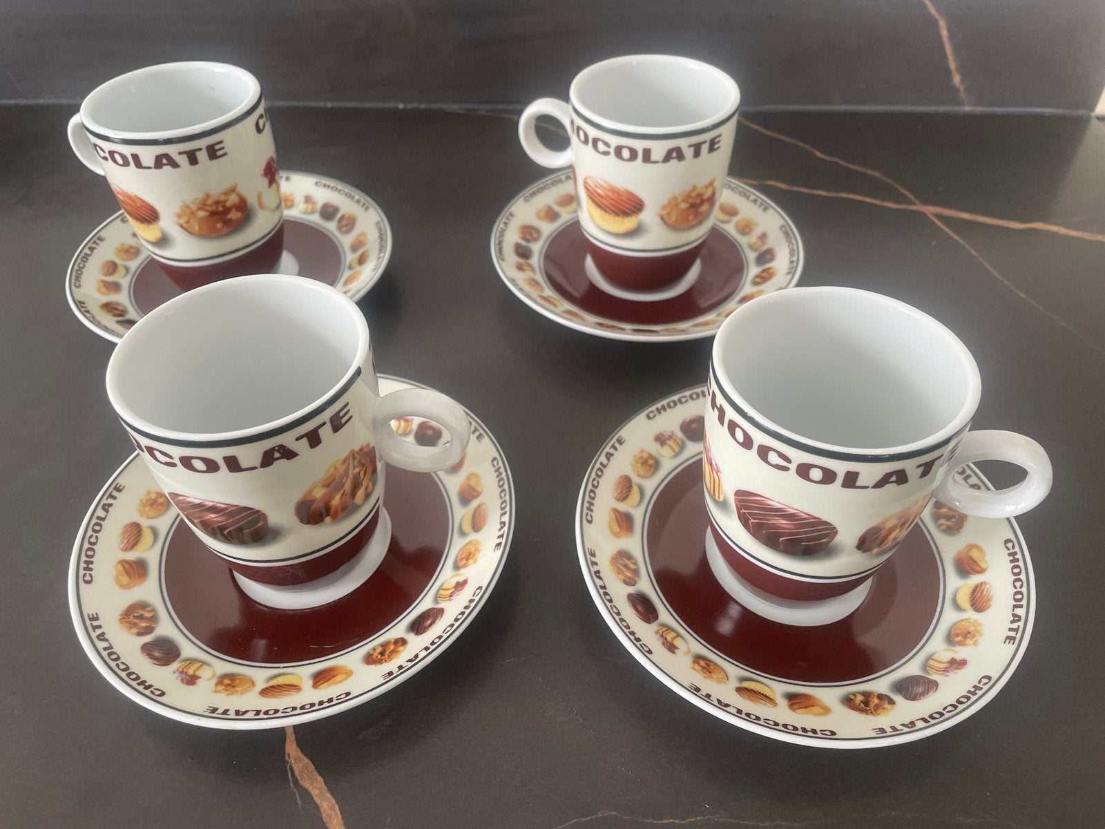 4 Espresso Kopjes met Schotels - Chocolade Design, Ophalen, Keramiek, Zo goed als nieuw, Overige stijlen