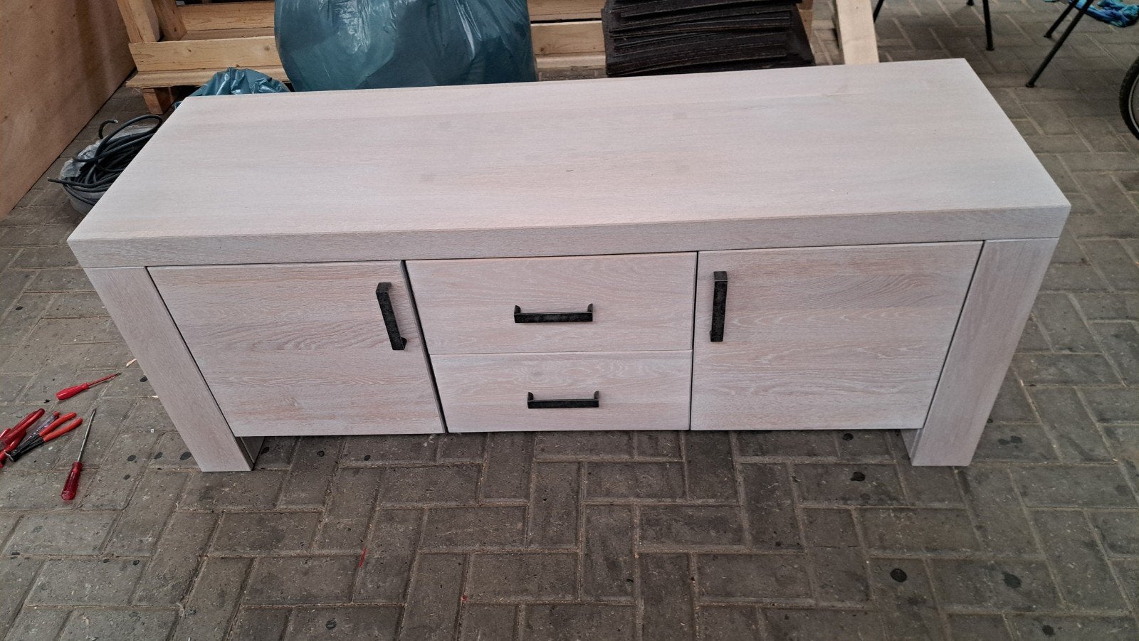 Eikenhouten dressoir met grey wash olie - 160x52x63 cm, Ophalen, 150 tot 200 cm, Eikenhout, Zo goed als nieuw