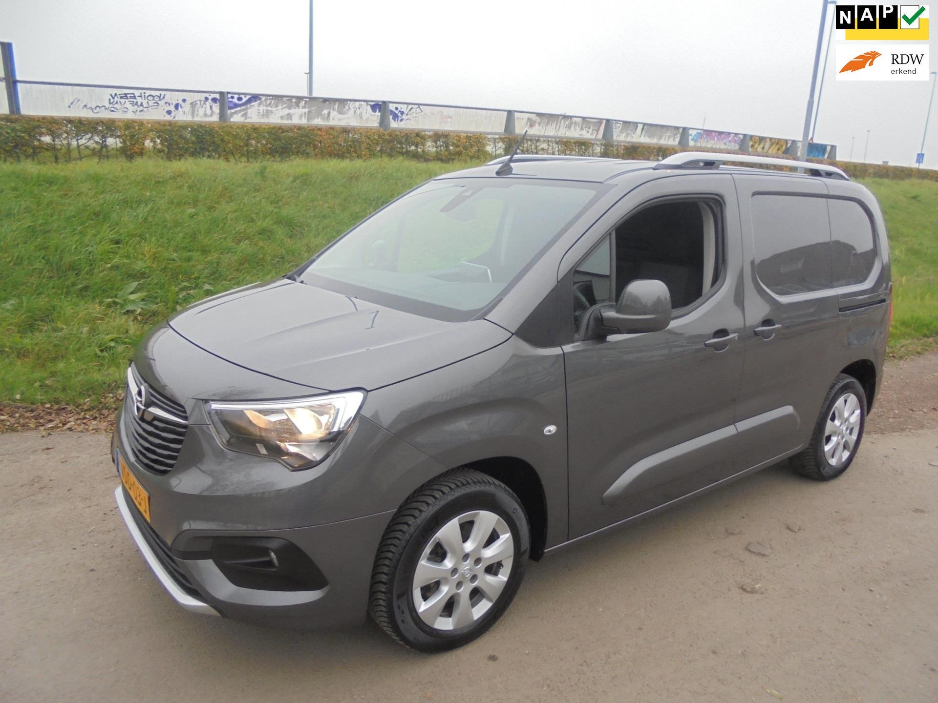 Opel Combo opel Combo 1.5 diesel Automaat Airco lmv pdc navi, Gebruikt, Euro 6, 4 cilinders, Automatische klimaatregeling