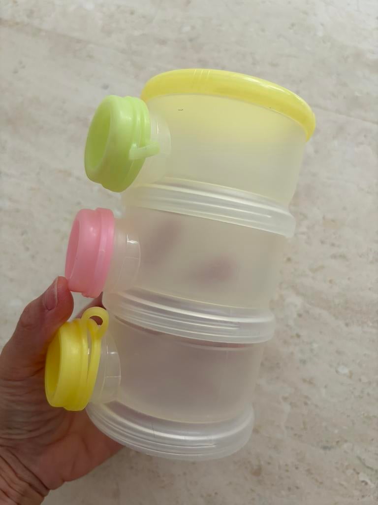 Baby formula portable storage for Daycare, drink holder etc, Huis en Inrichting, Keuken | Tupperware, Ophalen of Verzenden, Zo goed als nieuw