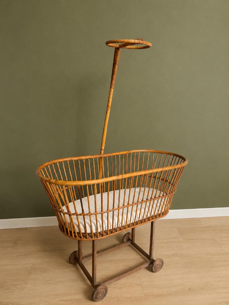 Vintage Boho Rotan Babywieg / wieg, Ophalen, Gebruikt, Wieg