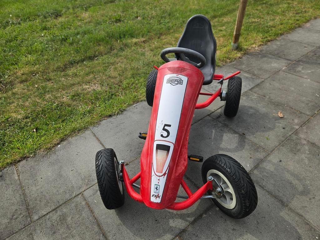 BERG Buzzy Ferrari skelter - Kan nog prima een ronde mee., Ophalen of Verzenden, Gebruikt, Berg