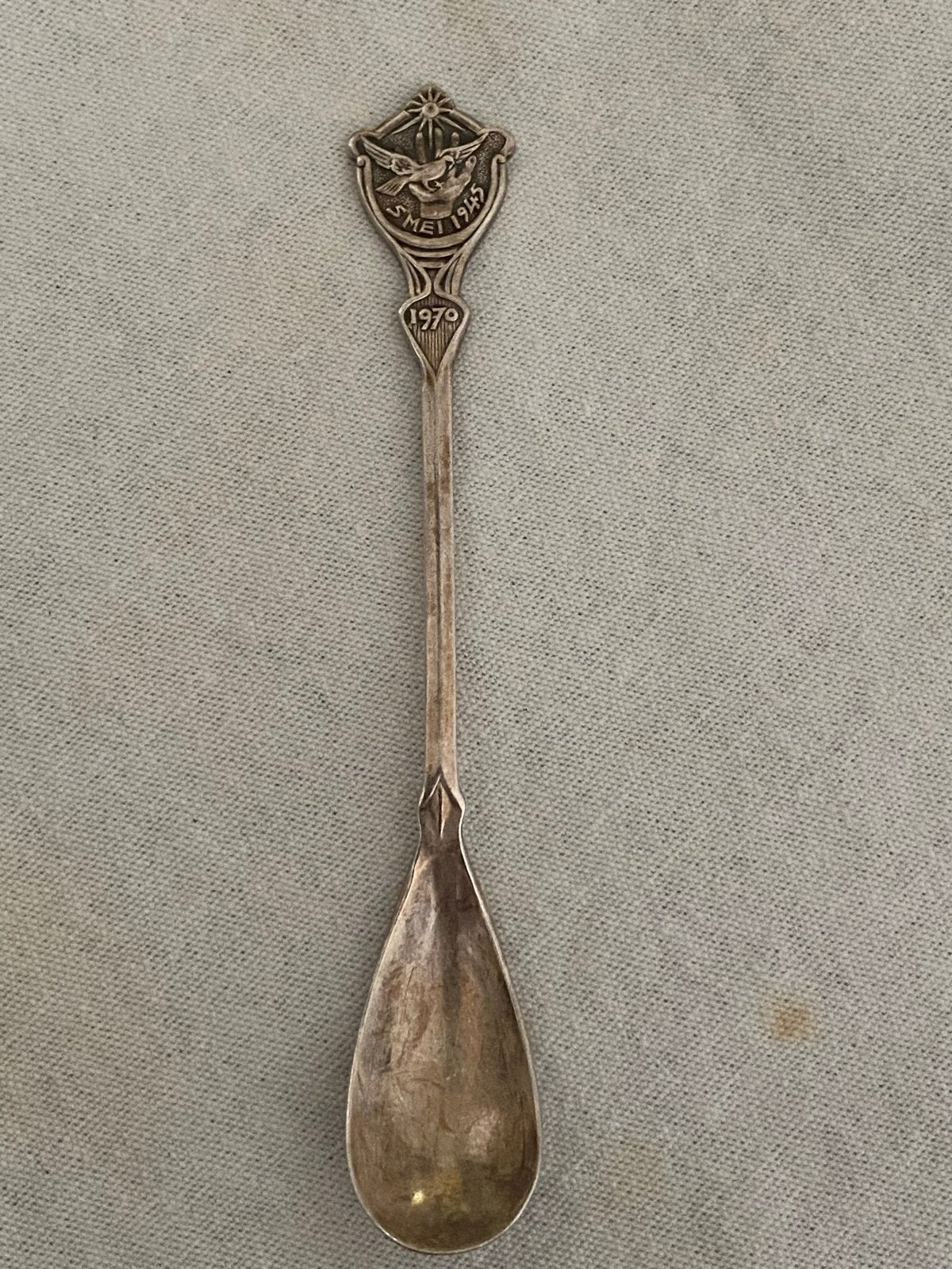 Vintage Vredesduif Lepeltje 5 Mei 1945 - Sola Elite 100, Antiek en Kunst, Antiek | Bestek, Ophalen of Verzenden
