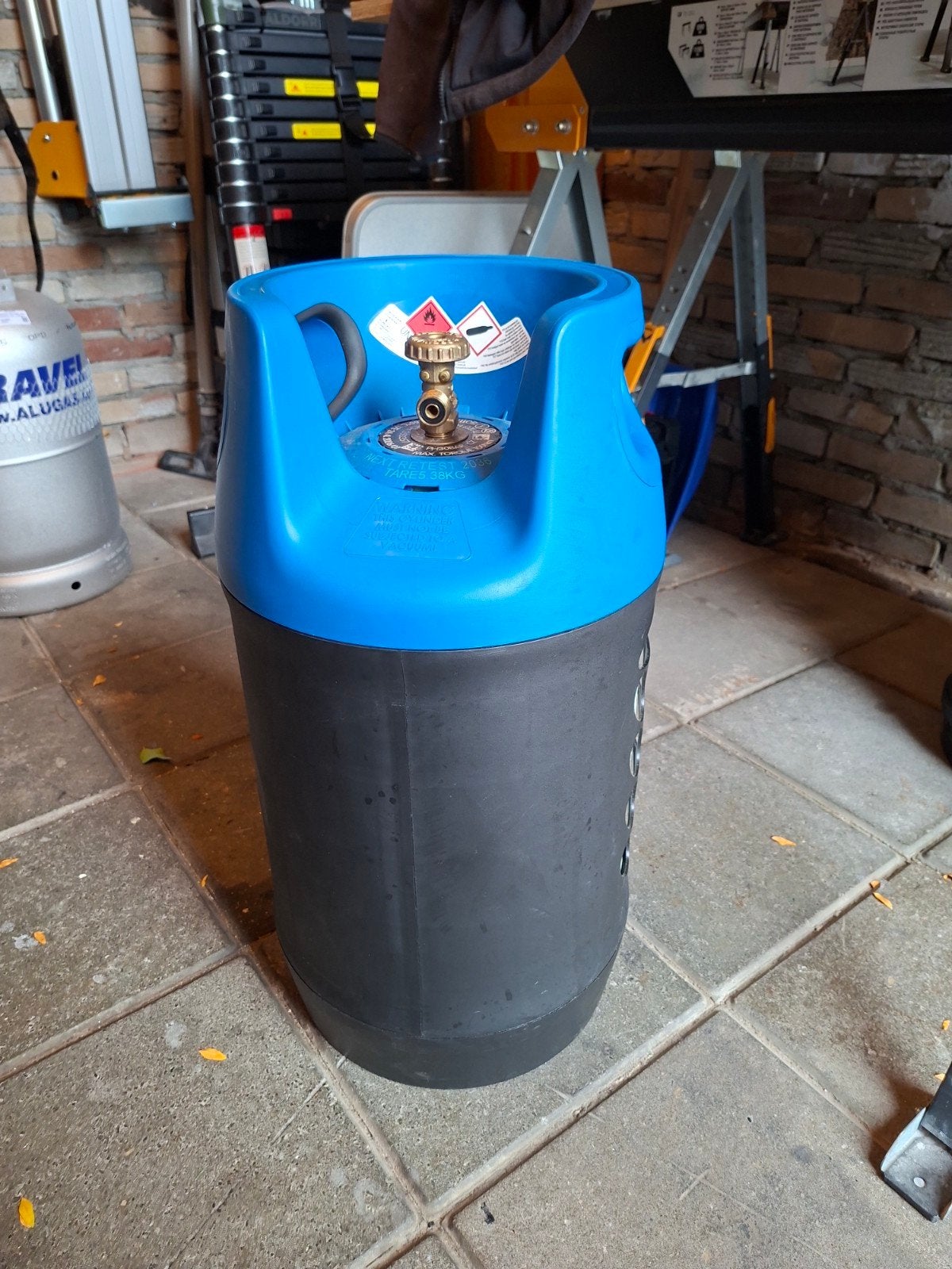 Lichtgewicht kunststof gasfles Hinnengas  (gekeurd t/m 2036, Caravans en Kamperen, Ophalen, Zo goed als nieuw