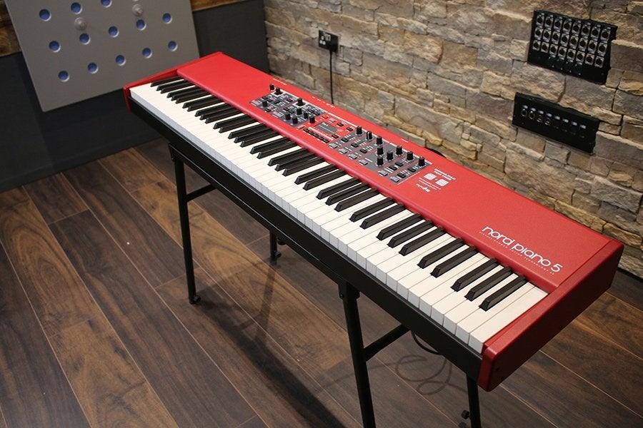 Nord Piano 5 met 88 toetsen – bijna te mooi om weg te doen, Ophalen of Verzenden, Zo goed als nieuw, Zwart, Piano