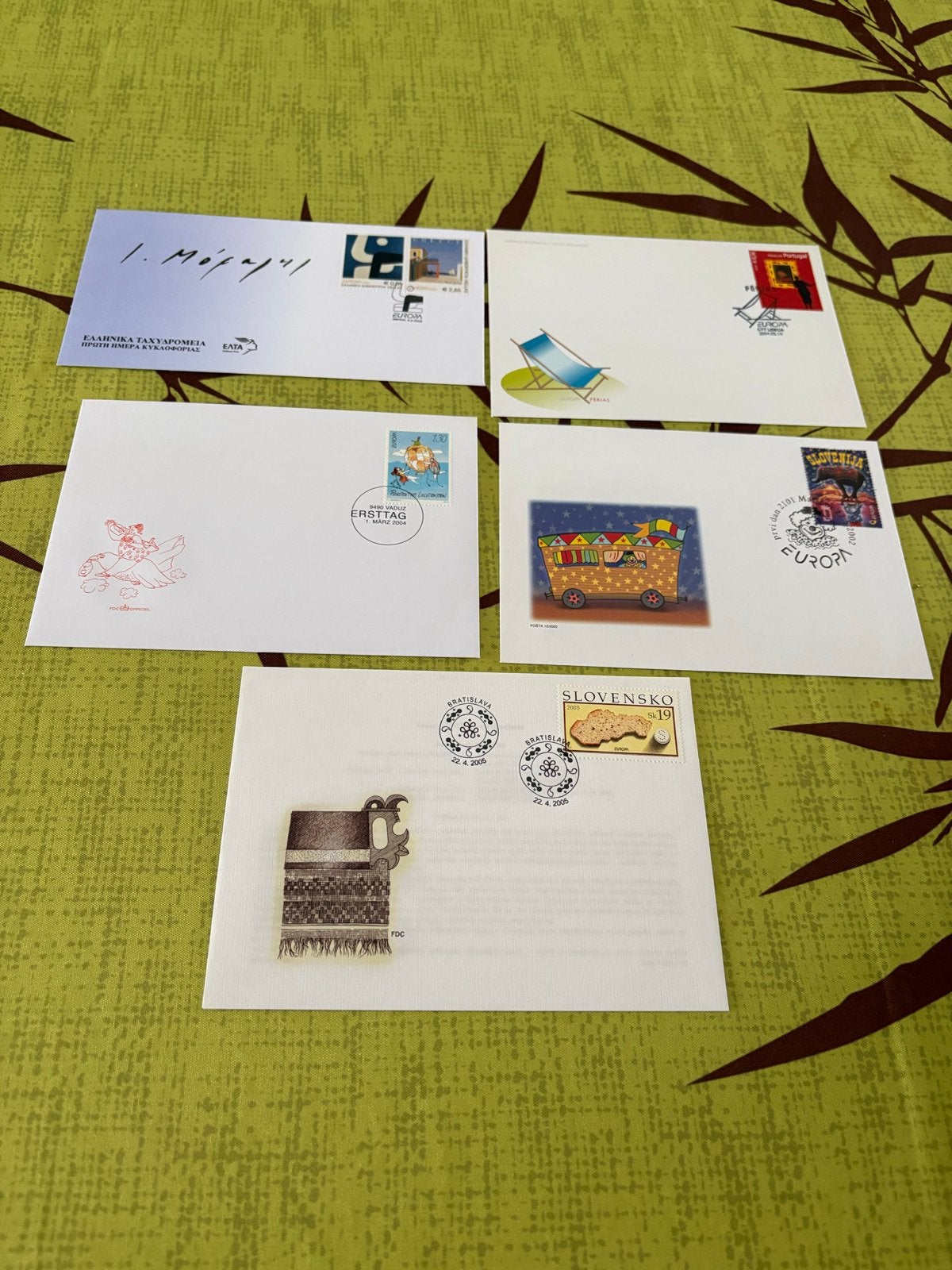 Verzameling van 11 Eerste Dag Enveloppen (FDC's) uit diverse, Postzegels en Munten, Ophalen, Beschreven, Europa