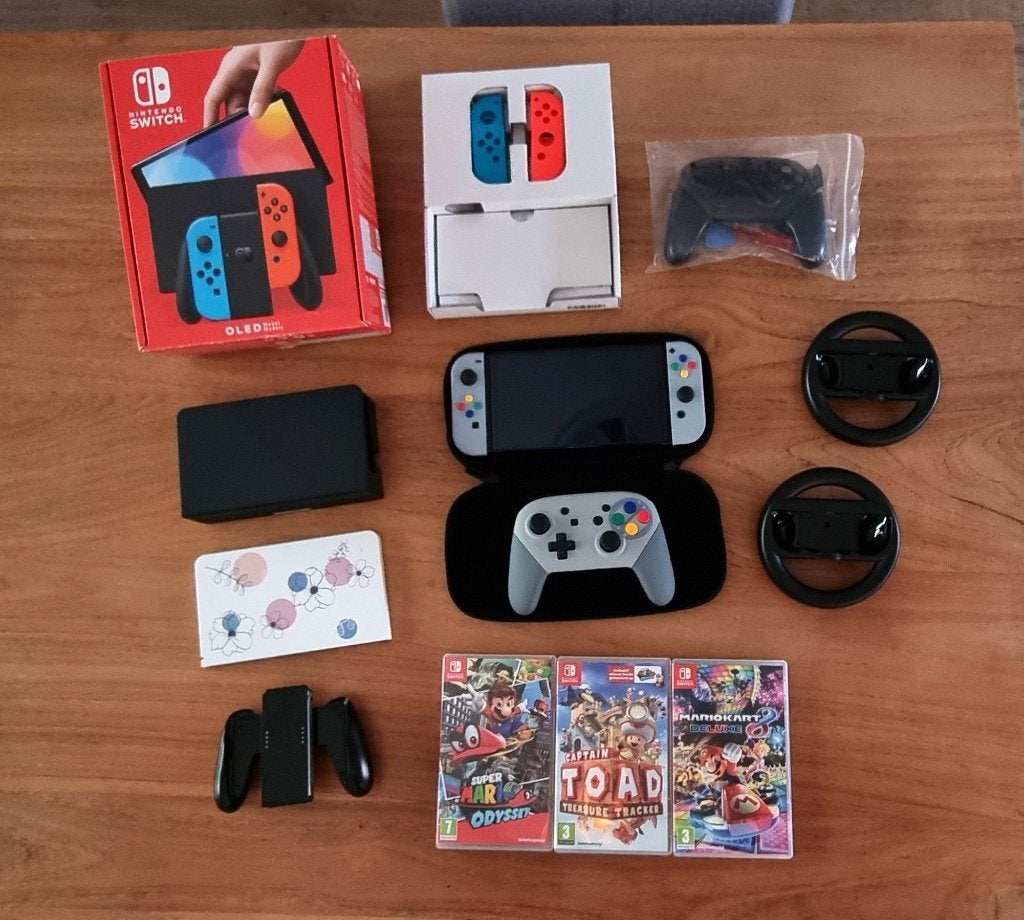 Nintendo Switch Oled met 3 spellen + Pro controller, Spelcomputers en Games, Met games, Zo goed als nieuw, Met 3 controllers of meer