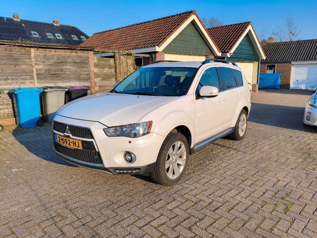 Foto 2 van Mitsubishi Outlander 2.4 125KW 4WD 2010 Wit