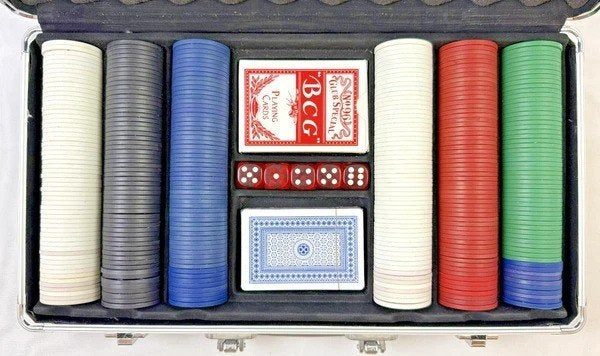 Pokerkoffer aluminium compleet met 300 chips en kaarten spel, Verzenden, Onbekend, Zo goed als nieuw, Noidea@gmail.com