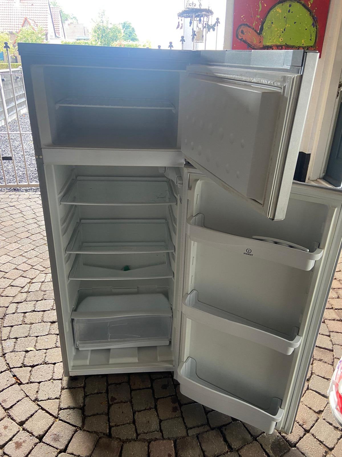Koelkast met een apart vriesvak van Indesit, Witgoed en Apparatuur, Koelkasten en IJskasten, Ophalen, Gebruikt, 120 tot 140 cm