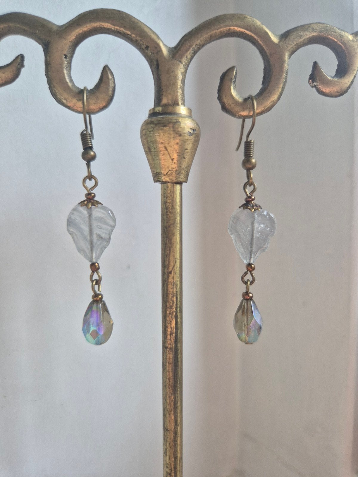 Mooie oorbellen in blad en druppel vorm., Sieraden, Tassen en Uiterlijk, Oorbellen, Hangers, Nieuw, Ophalen of Verzenden, Glas