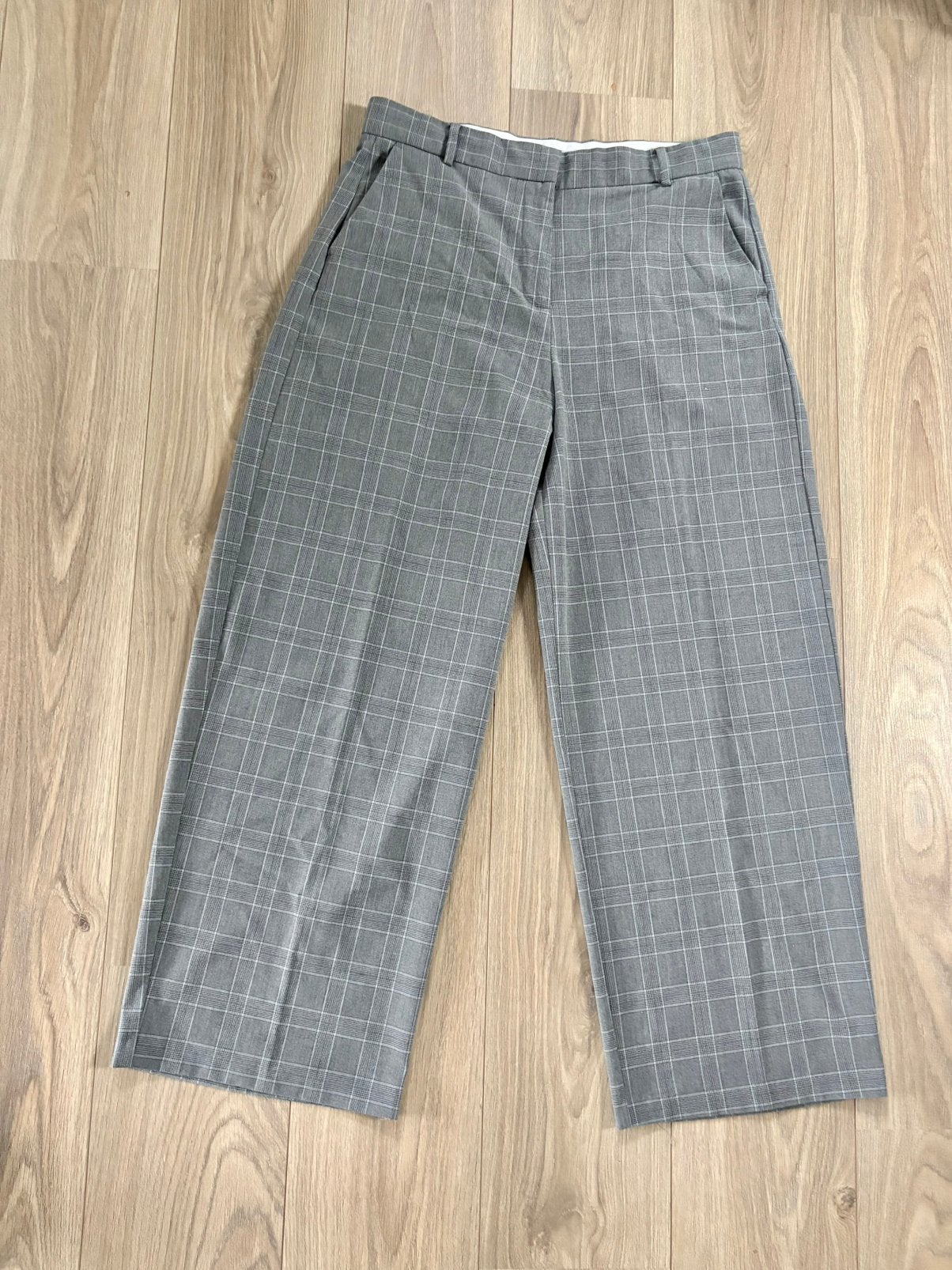 Grijs geruite Bershka broek - maat 42, Maat 42/44 (L), Nieuw, Ophalen of Verzenden, Grijs