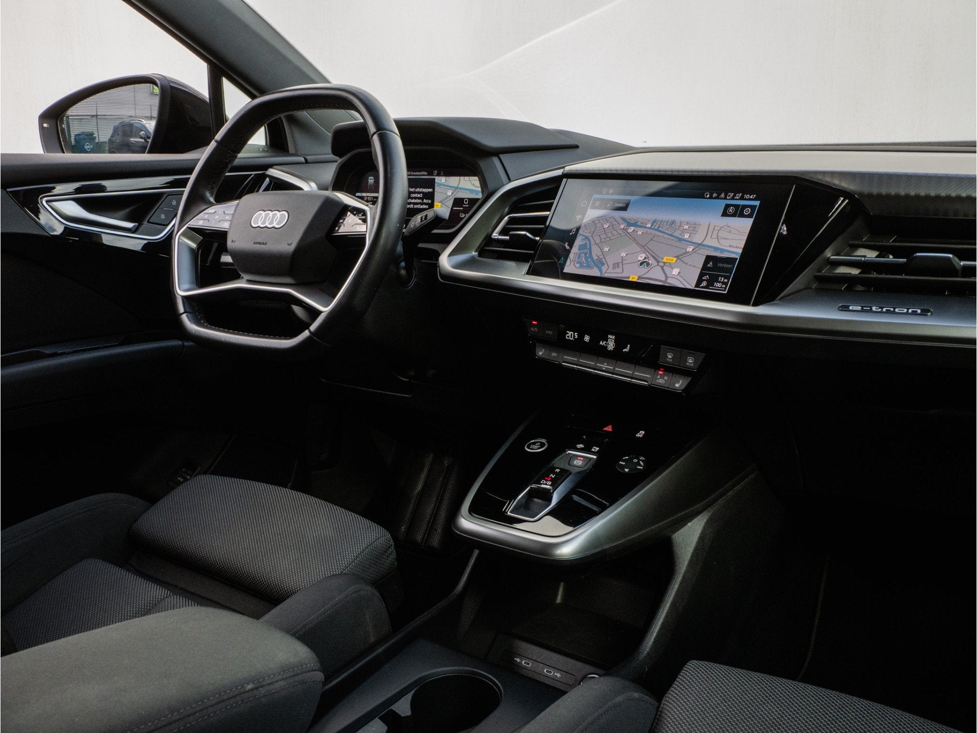 Audi Q4 e-tron 40 Launch edition Advanced 77 kWh SOH 90% Son, Auto's, Automaat, Gebruikt, Met garantie (alle), Zwart