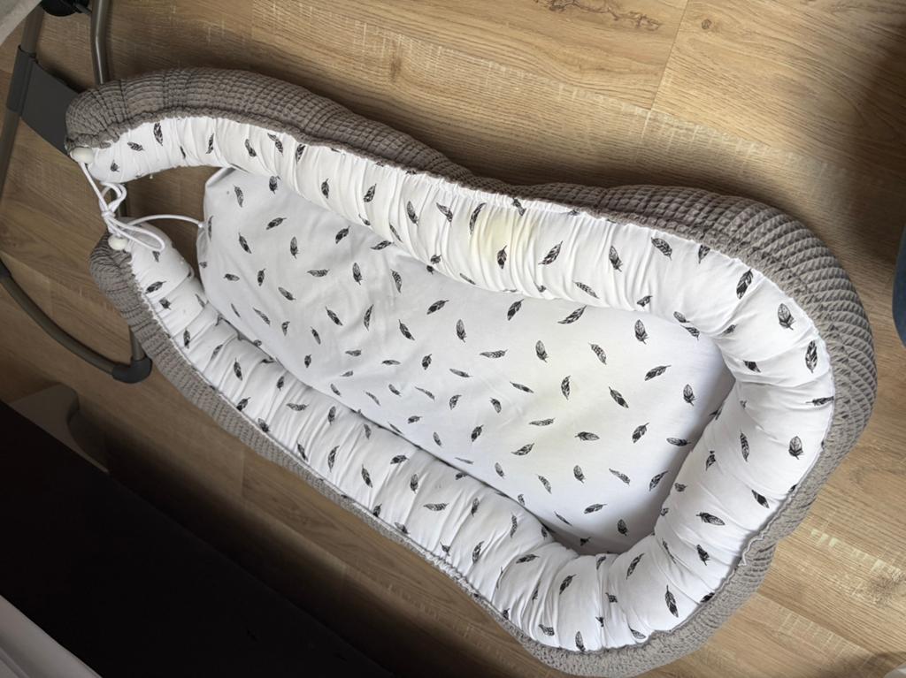 Babynestje , wit met grijs. Wasbaar., Ophalen of Verzenden, Overige typen
