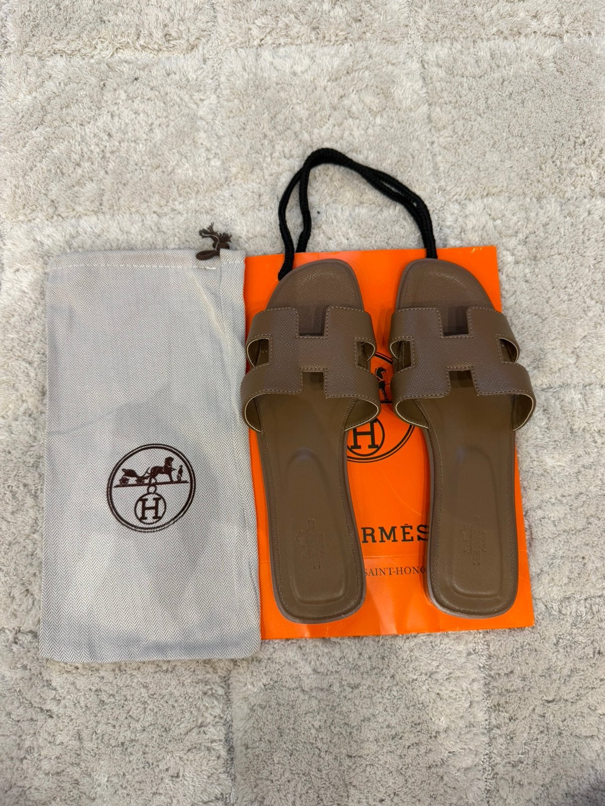 Hermes slippers in verschillende maten, Ophalen of Verzenden, Zo goed als nieuw