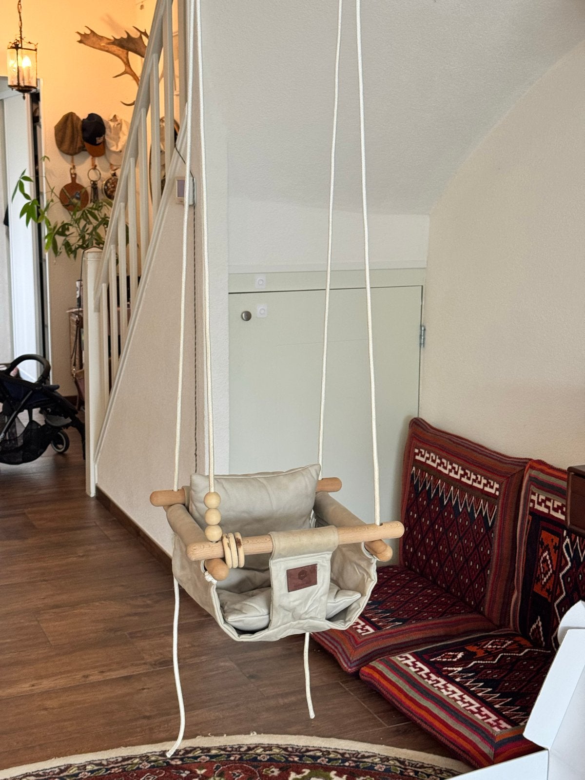 Hippe Schommels Baby Schommel met Kussen en Speelringen, Verzenden, Gebruikt, Schommel