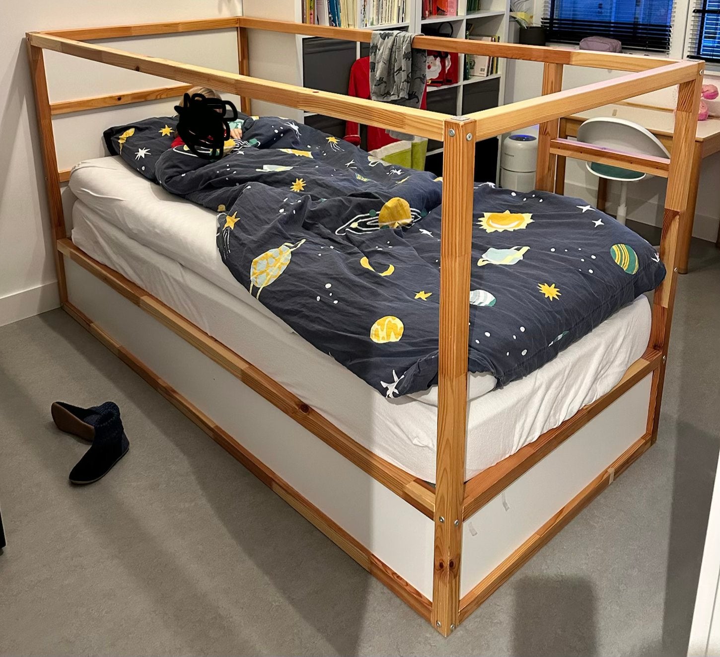 IKEA KURA omkeerbed 90x200 + ASVANG matras + dino bedtent, Ophalen, Eenpersoons, Zo goed als nieuw, 90 cm