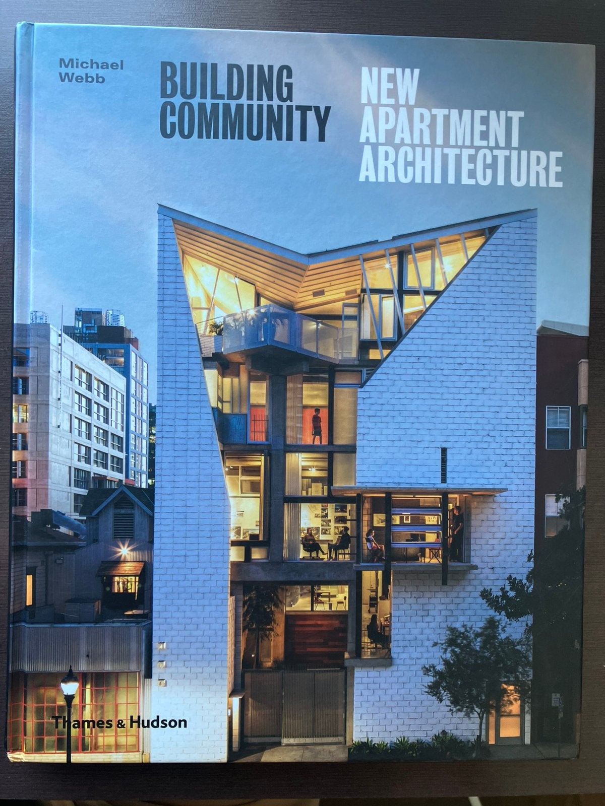 Building Community : New Apartment Architecture, Ophalen of Verzenden, Zo goed als nieuw, Architecten