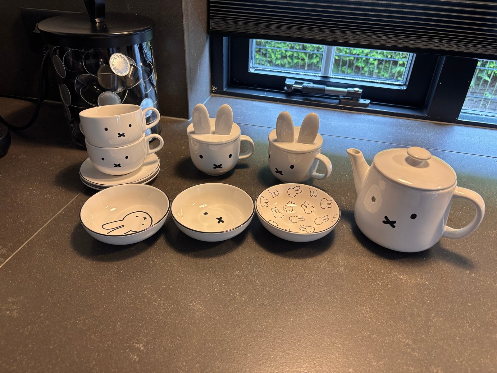 Nijntje Servies: Theepot, Kopjes & Kommetjes, Keramiek, Ophalen of Verzenden, Zo goed als nieuw, Overige stijlen