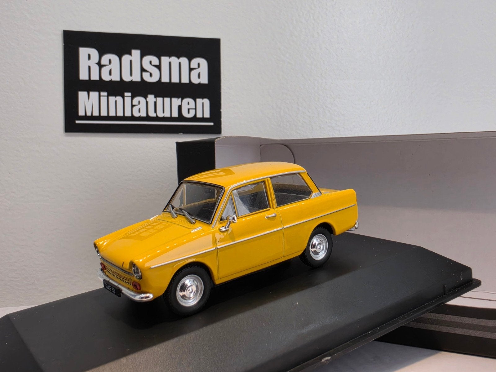 Daf 33 Sedan 1969 - Geel - 1:43 Lagamo Models, Overige merken, Auto, Ophalen of Verzenden, Lagamo Models